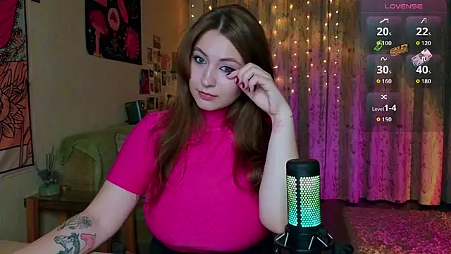 Snapshot of LisaCase chatting on 09-27-25, 12:32 LisaCase online show from 09-27-25, 12:32