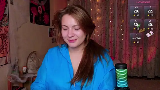 Snapshot of LisaCase chatting on 10-18-25, 05:46 LisaCase online show from 10-18-25, 05:46