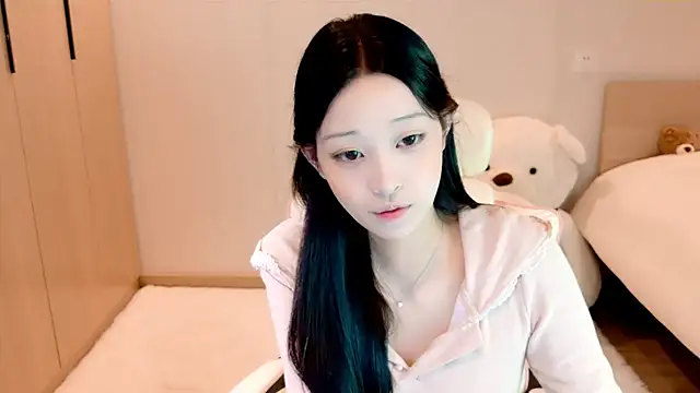 Snapshot of Xueb_J chatting on 12-03-24, 07:32 Xueb J online show from 12-03-24, 07:32