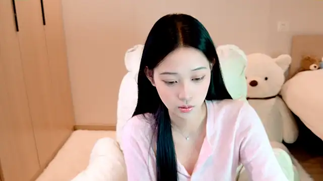 Snapshot of Xueb_J chatting on 01-21-25, 08:52 Xueb J online show from 01-21-25, 08:52