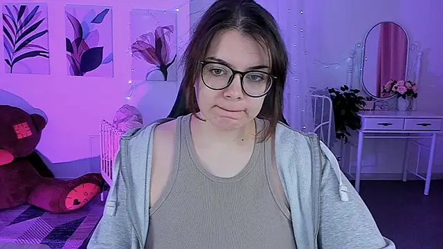 Snapshot of KeytSilvas chatting on 12-28-24, 02:43 KeytSilvas online show from 12-28-24, 02:43