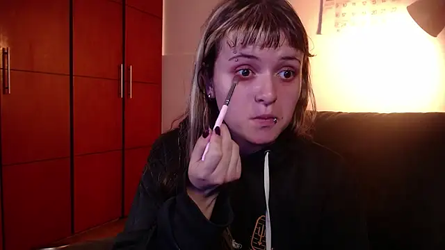 NEXT DOOR GIRL  online show from 11-15-25, 10:26