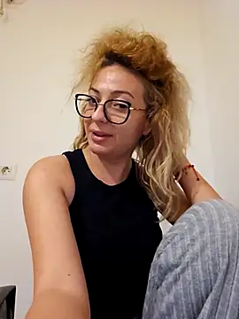 Selenna emma online show from 10-28-25, 03:47