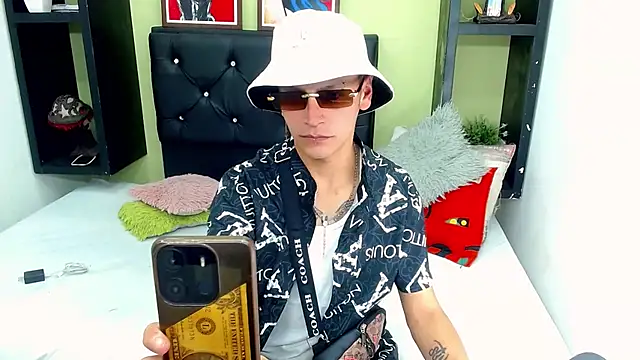  snopyy  online show from 01-28-25, 07:53