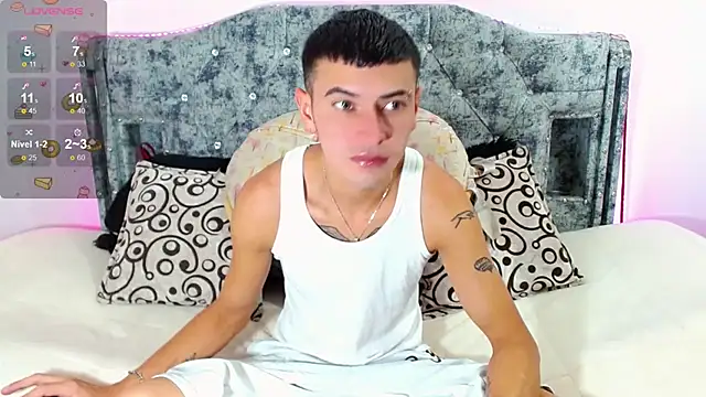  snopyy  online show from 10-01-25, 01:28