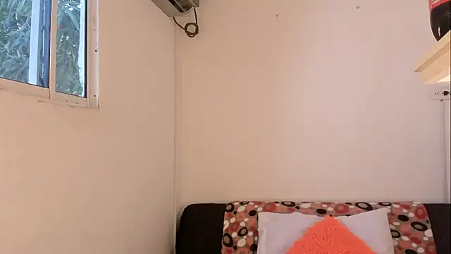 Snapshot of meganrossee69 chatting on 01-21-25, 06:34 meganrossee69 online show from 01-21-25, 06:34