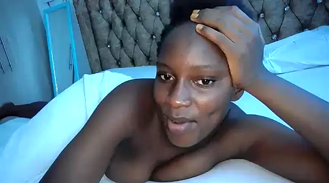 Snapshot of queen-goddess chatting on 12-25-24, 01:09 queen-goddess online show from 12-25-24, 01:09