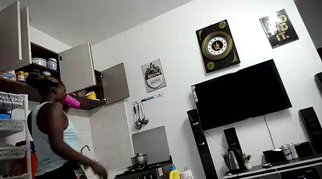 Snapshot of queen-goddess chatting on 01-05-25, 04:27 queen-goddess online show from 01-05-25, 04:27