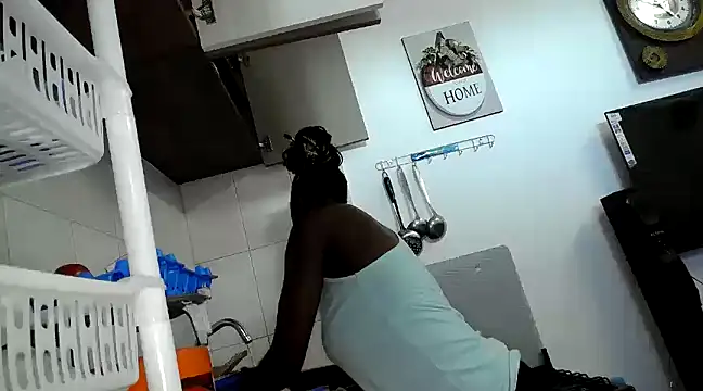 Snapshot of queen-goddess chatting on 01-06-25, 01:19 queen-goddess online show from 01-06-25, 01:19