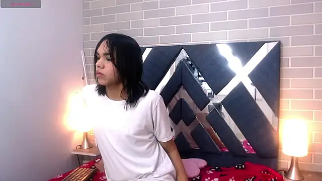 AndreaGil  online show from 01-26-25, 02:19