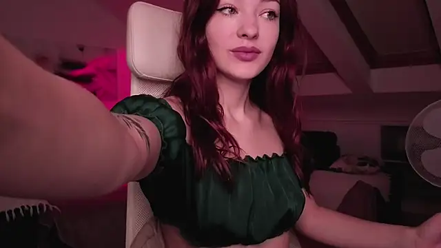 MiaRouge online show from 10-14-25, 02:23