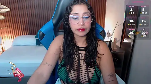 Snapshot of venuz_lee chatting on 11-14-25, 01:21 venuz lee online show from 11-14-25, 01:21