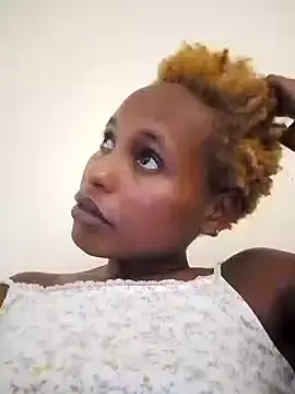 Snapshot of Candykitten chatting on 02-14-25, 12:25 Candykitten online show from 02-14-25, 12:25