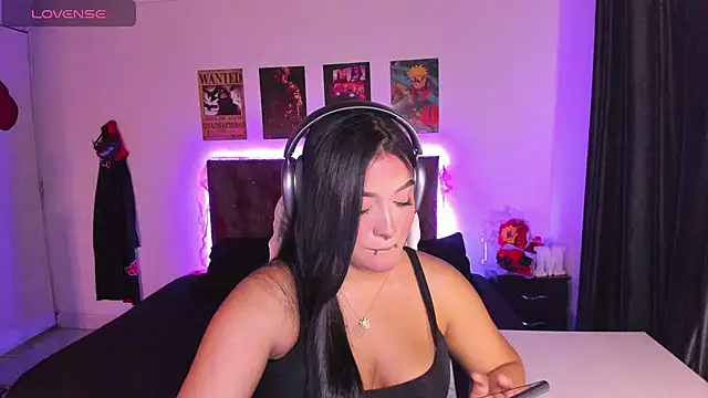 Snapshot of Mariana_Hasper_ chatting on 10-04-25, 03:48 Mariana Hasper online show from 10-04-25, 03:48