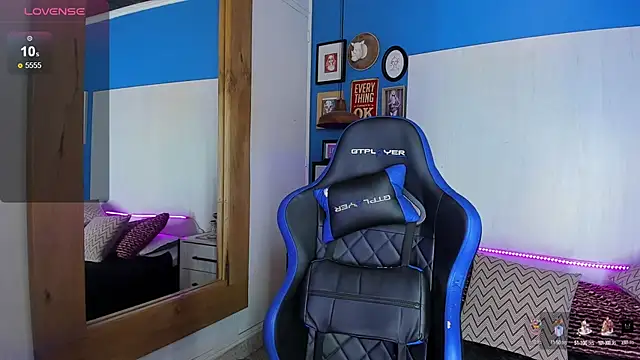 Snapshot of VladHellsing4 chatting on 03-08-25, 01:47 VladHellsing4 online show from 03-08-25, 01:47