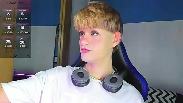 VladHellsing4 online show from 10-23-25, 02:27