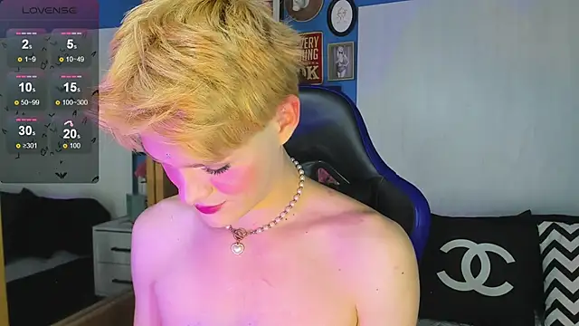 Snapshot of VladHellsing4 chatting on 10-30-25, 02:51 VladHellsing4 online show from 10-30-25, 02:51