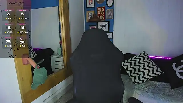 Snapshot of VladHellsing4 chatting on 11-08-25, 02:39 VladHellsing4 online show from 11-08-25, 02:39