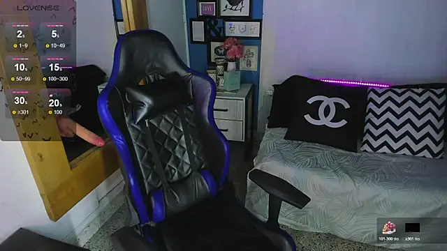 Snapshot of VladHellsing4 chatting on 11-09-25, 04:05 VladHellsing4 online show from 11-09-25, 04:05