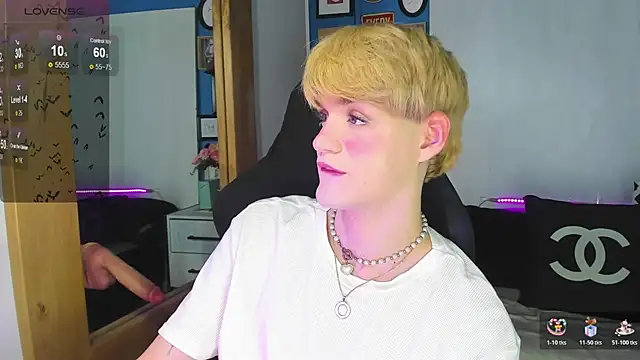 Snapshot of VladHellsing4 chatting on 11-14-25, 02:49 VladHellsing4 online show from 11-14-25, 02:49