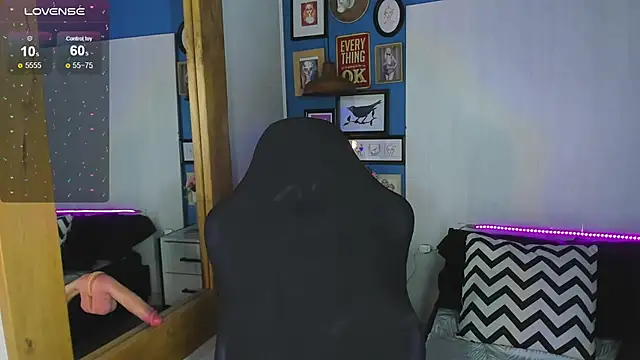 Snapshot of VladHellsing4 chatting on 11-19-25, 02:39 VladHellsing4 online show from 11-19-25, 02:39