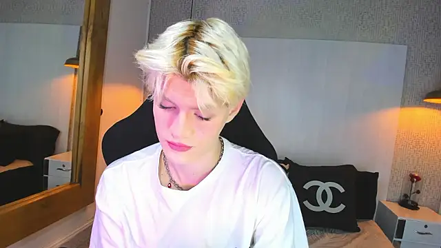 VladHellsing4 online show from 02-25-26, 01:54