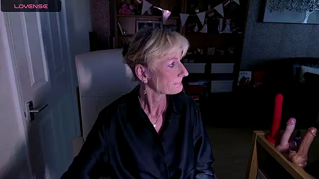 Snapshot of TopazCamgirl chatting on 12-13-24, 01:12 TopazCamgirl online show from 12-13-24, 01:12