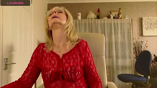 Snapshot of TopazCamgirl chatting on 12-03-25, 02:59 TopazCamgirl online show from 12-03-25, 02:59