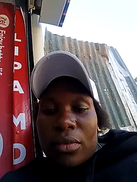 Snapshot of Golden_diver chatting on 02-18-26, 06:31 Golden diver online show from 02-18-26, 06:31