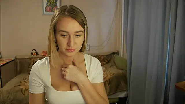 Snapshot of Sophiloren chatting on 03-22-25, 02:36 Sophiloren online show from 03-22-25, 02:36