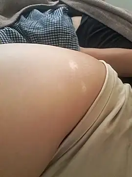 Snapshot of MakeMeCumAhh chatting on 10-17-25, 11:46 MakeMeCumAhh online show from 10-17-25, 11:46