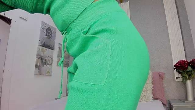 Snapshot of Scarleet_am chatting on 02-07-25, 03:34 Scarleet am online show from 02-07-25, 03:34