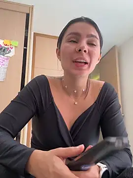 Snapshot of SofiaG_ chatting on 12-01-24, 04:40 SofiaG  online show from 12-01-24, 04:40