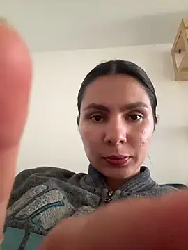 Snapshot of SofiaG_ chatting on 12-27-24, 04:32 SofiaG  online show from 12-27-24, 04:32