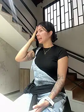Snapshot of SofiaG_ chatting on 01-31-25, 11:24 SofiaG  online show from 01-31-25, 11:24
