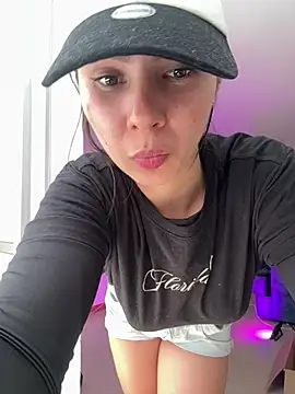 Snapshot of SofiaG_ chatting on 02-04-25, 05:12 SofiaG  online show from 02-04-25, 05:12