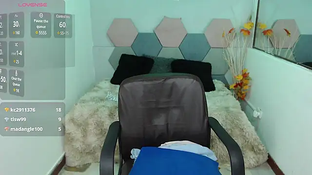 Snapshot of CharloteTaylor_ chatting on 02-15-25, 06:55 CharloteTaylor  online show from 02-15-25, 06:55