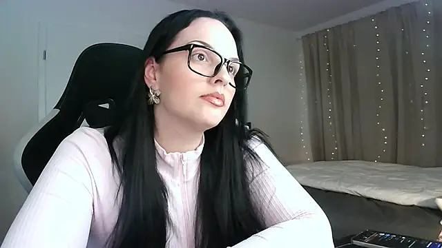 Snapshot of Jujuicy_97 chatting on 10-20-25, 05:35 Jujuicy 97 online show from 10-20-25, 05:35