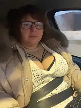 Snapshot of Tania-myr87_ZD chatting on 12-14-24, 02:01 Tania-myr87 ZD online show from 12-14-24, 02:01