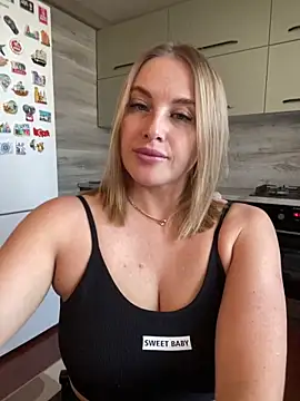 Snapshot of Cute_Hot_Alice chatting on 05-05-26, 01:19 Cute Hot Alice online show from 05-05-26, 01:19