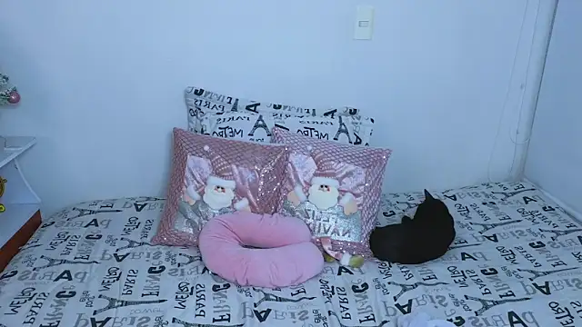 Snapshot of Lorenne_Miller chatting on 12-12-24, 01:43 Lorenne Miller online show from 12-12-24, 01:43