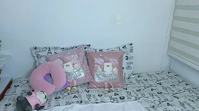 Snapshot of Lorenne_Miller chatting on 12-18-24, 10:24 Lorenne Miller online show from 12-18-24, 10:24