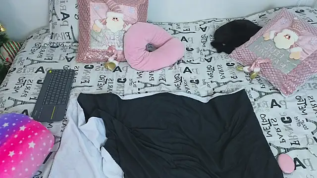 Snapshot of Lorenne_Miller chatting on 12-26-24, 09:58 Lorenne Miller online show from 12-26-24, 09:58