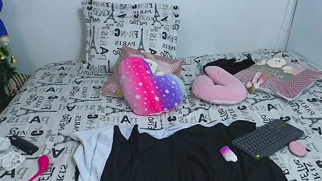 Snapshot of Lorenne_Miller chatting on 12-27-24, 01:00 Lorenne Miller online show from 12-27-24, 01:00