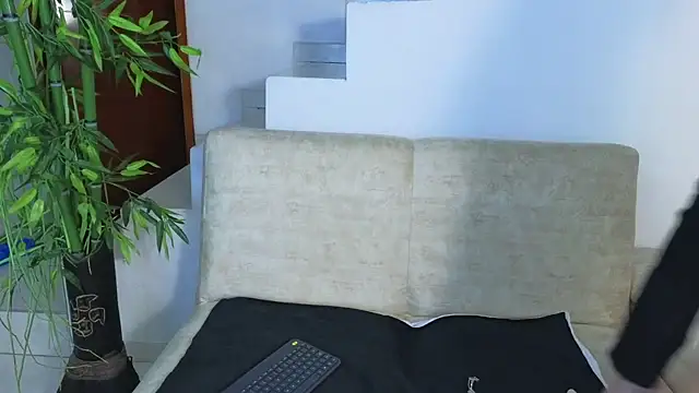 Snapshot of Lorenne_Miller chatting on 10-28-25, 03:54 Lorenne Miller online show from 10-28-25, 03:54