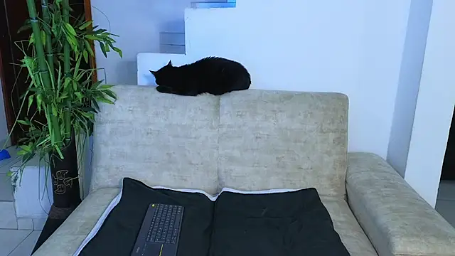 Lorenne Miller online show from 04-23-26, 03:08