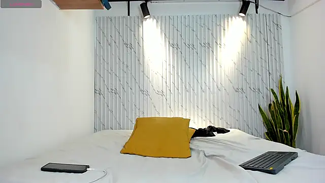 danielclarton1 online show from 12-18-24, 04:06