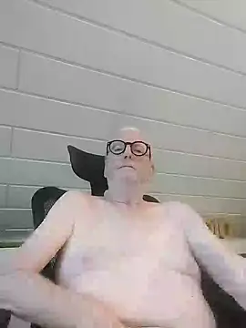 Greyhound70 online show from 10-26-25, 03:51