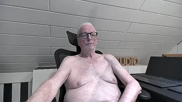 Greyhound70 online show from 01-13-26, 04:12