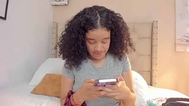 vanesasexyhot21 online show from 04-26-26, 01:47